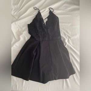 💖 4 for $25 sale 🎉 
Windsor black romper dress
